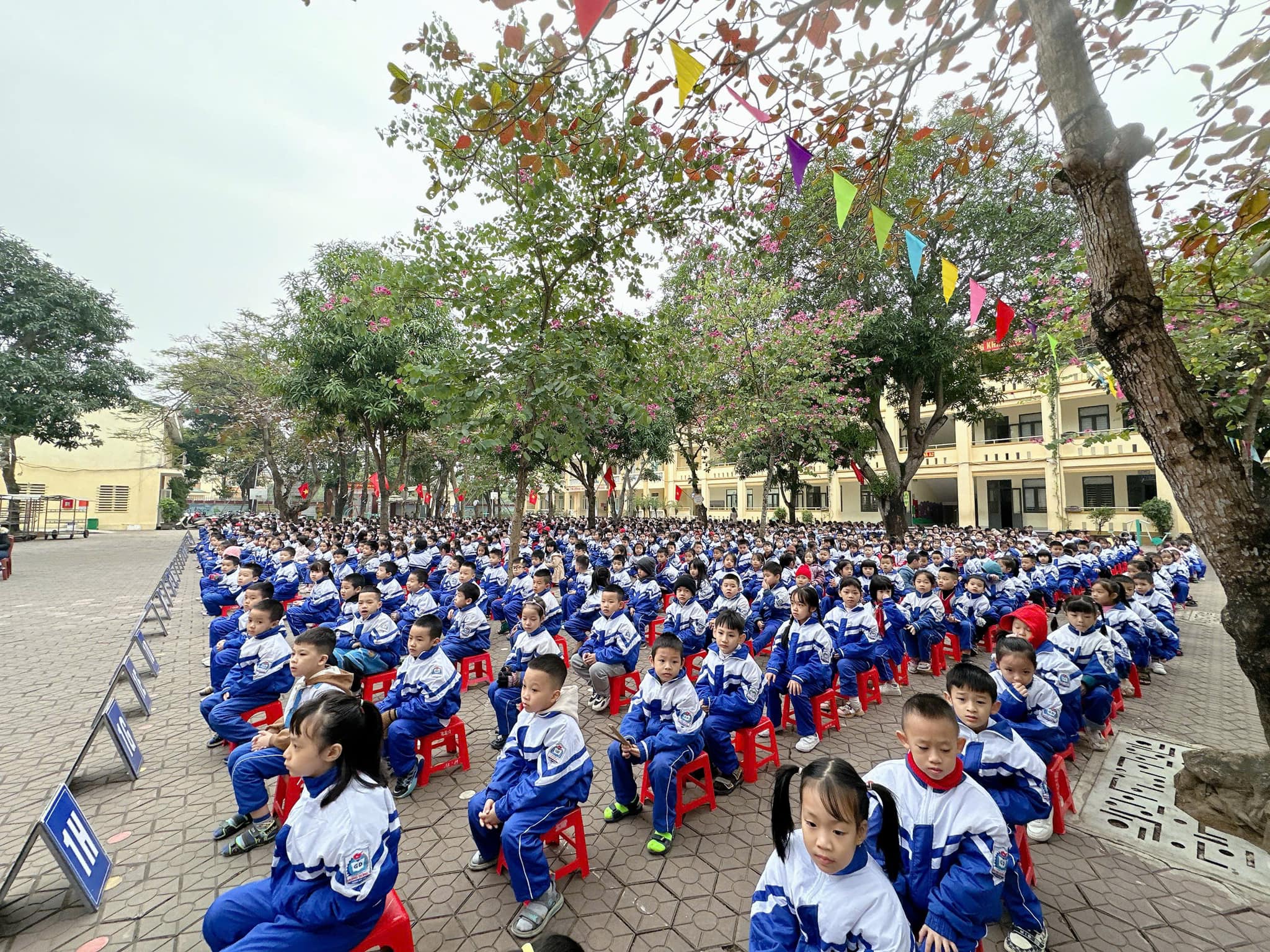 Chào mừng 80 năm Ngày Thành lập Quân đội Nhân dân Việt Nam (22/12/1944 - 22/12/2024) và 35 năm Ngày Hội Quốc phòng toàn dân (22/12/1989 - 22/12/2024)